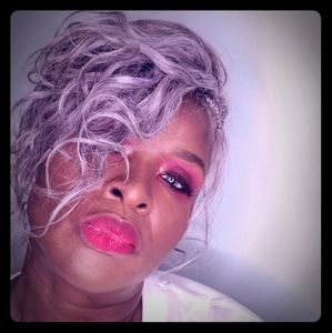 Meet your Posher, Winifred